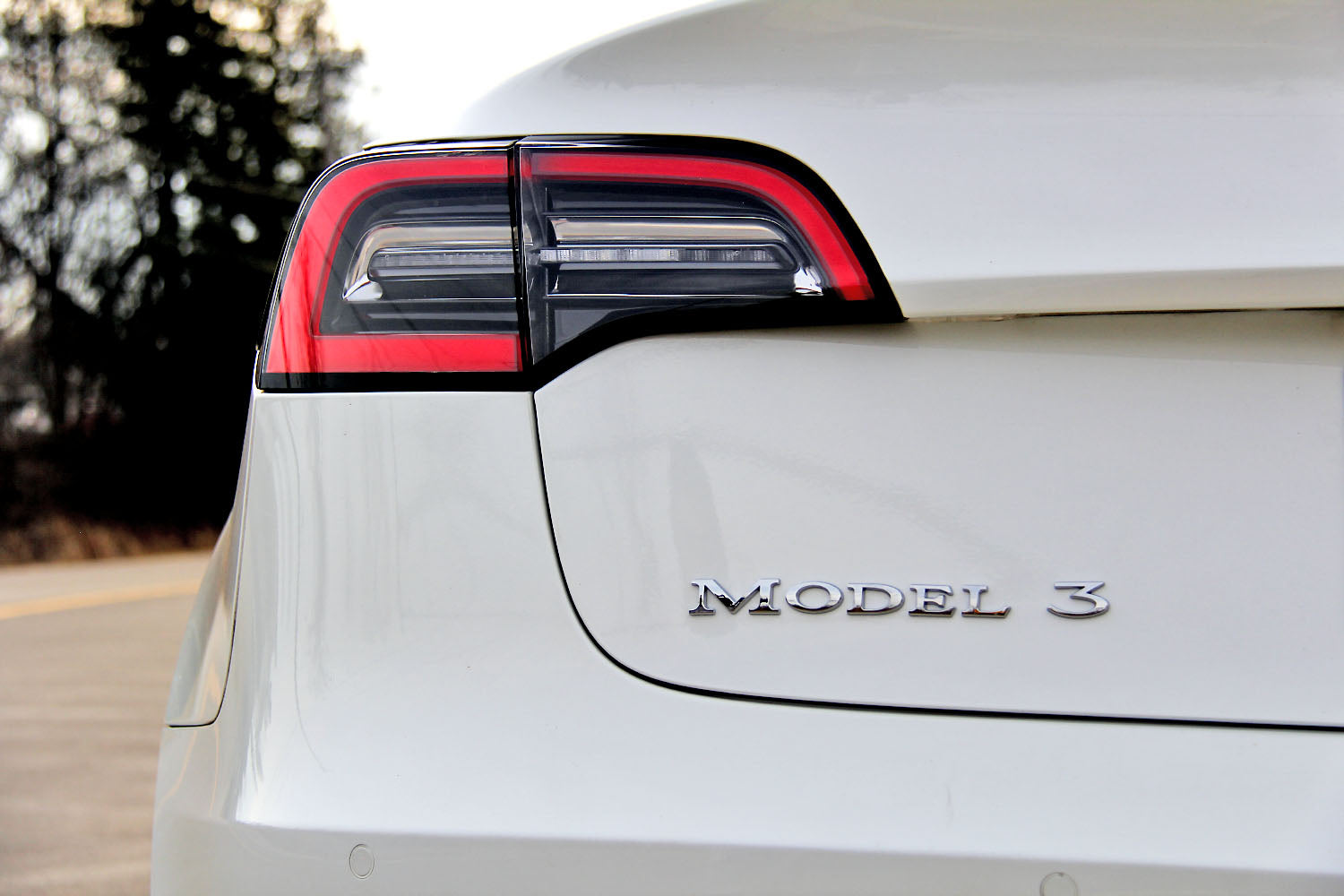 Chrome Tesla Model 3 Rear Emblem - Driverse.dk